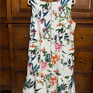 Beautiful floral sleeveless petite lined dress